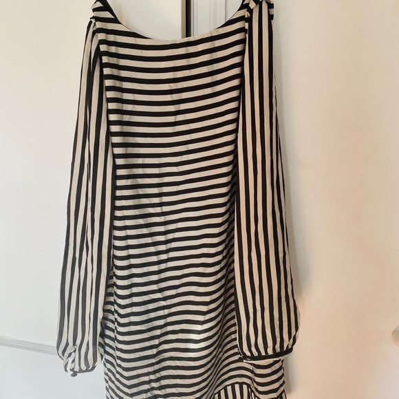 Dress - Picture 6 of 8